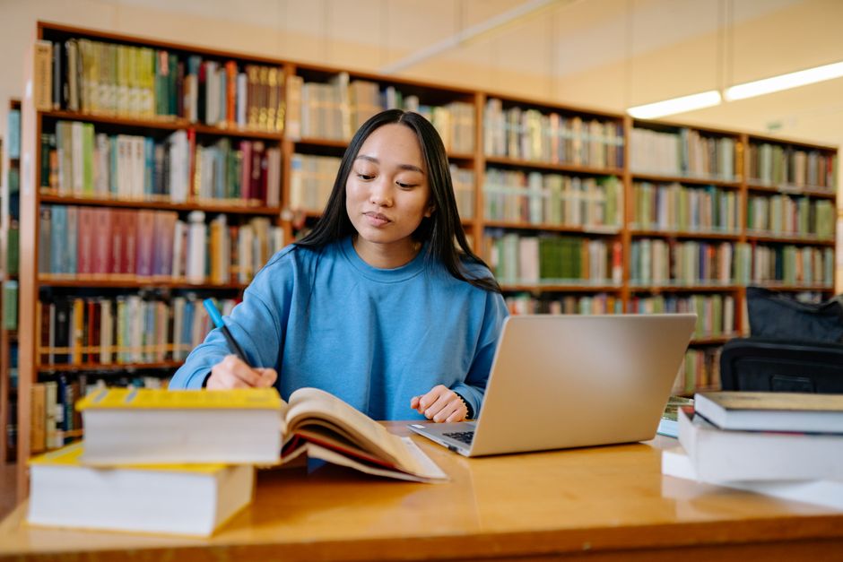academic writing style context