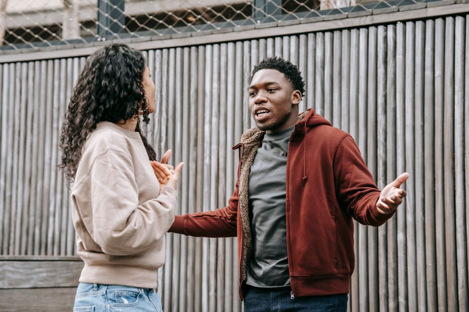 A conversation about apologising.