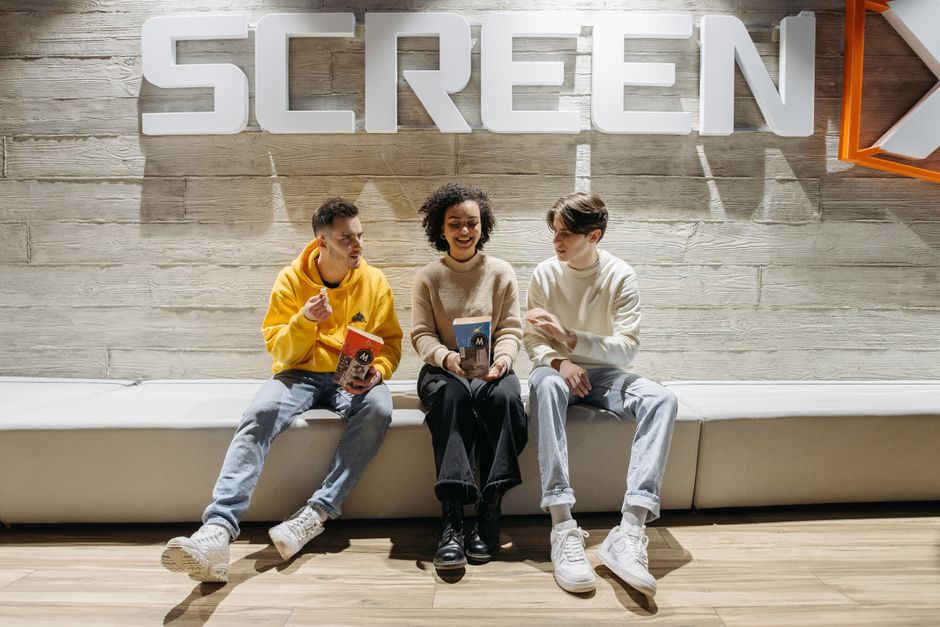 A conversation about at the cinema.