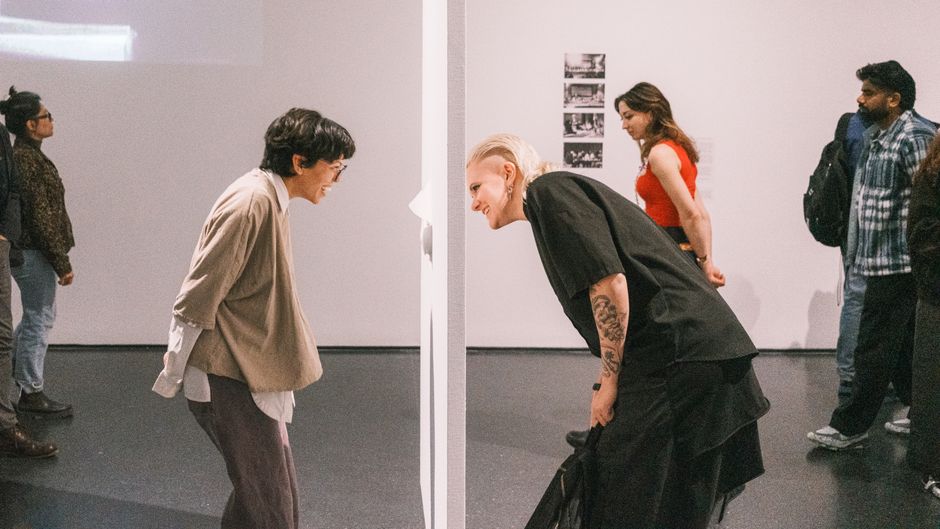 A conversation about at the museum.