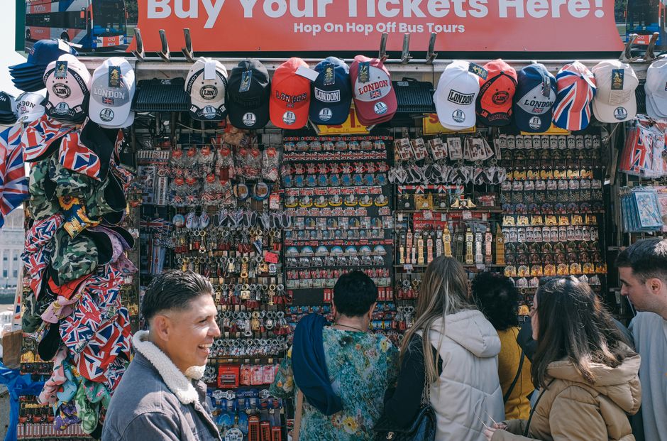 A conversation about buying souvenirs.