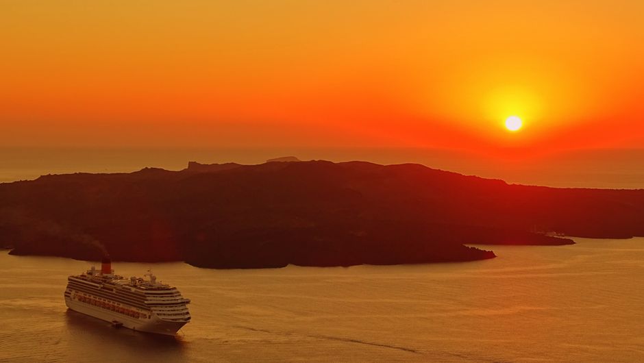 cruise holidays scene