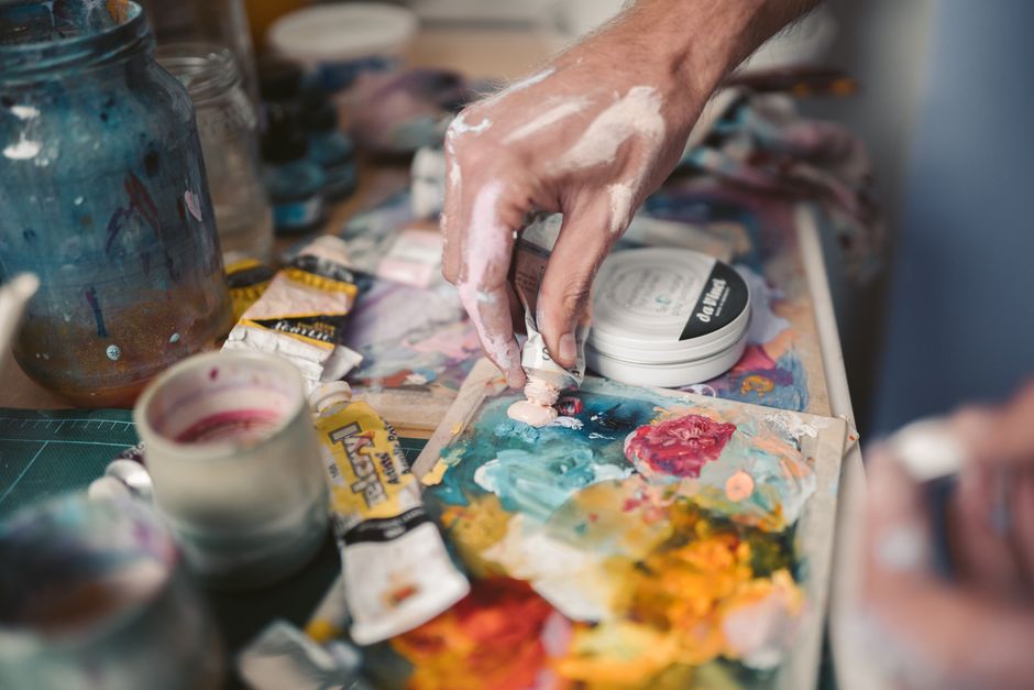 famous French painter in action