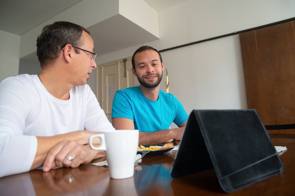 Un dialogue entre Alex et Eli sur les technologies.