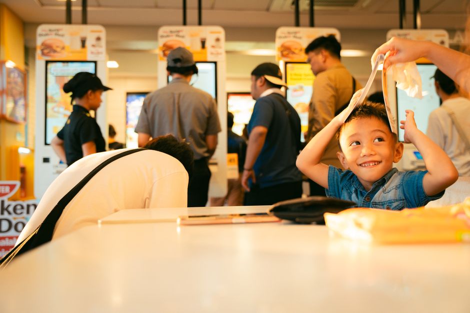 people engaged in eating out