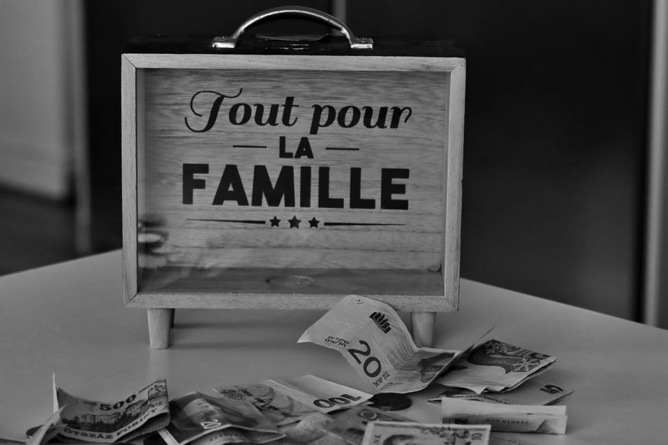 Discussion sur la famille.