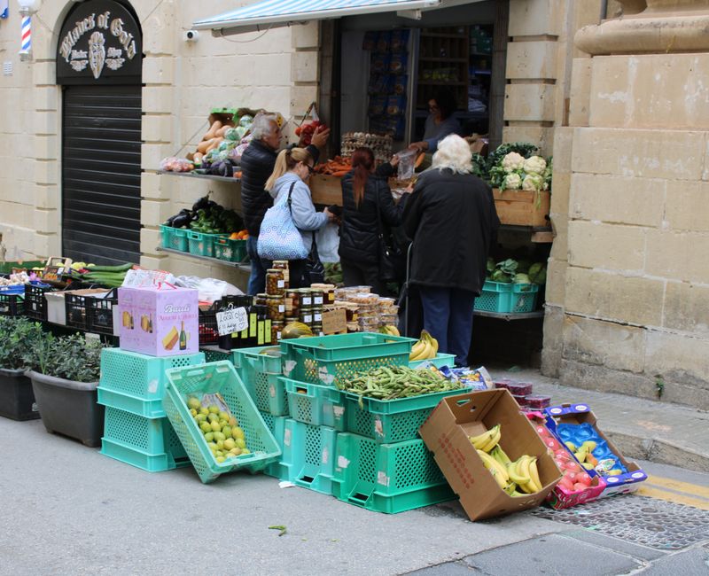 people engaged in fruit and vegetables