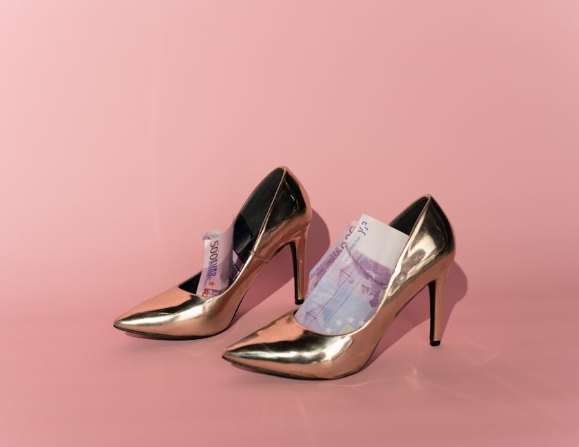 Nicole, la secrétaire de Golden Shoes, répond à la plainte d'un client, Nathan.