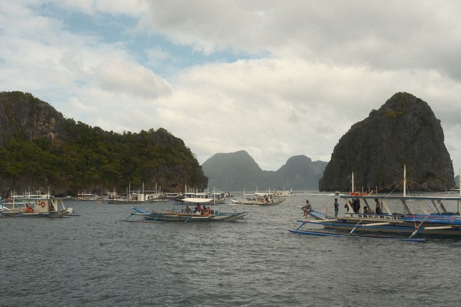 people engaged in island hopping
