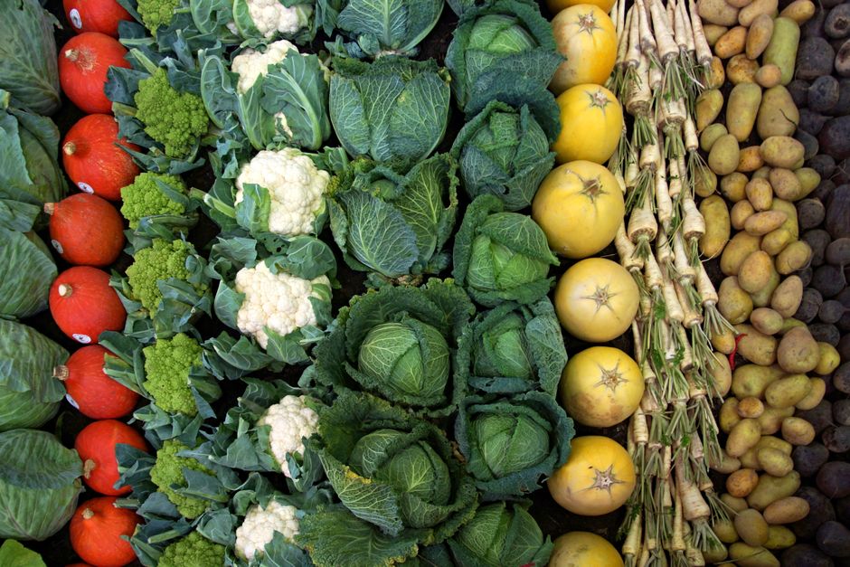 two images of vegetables with differences