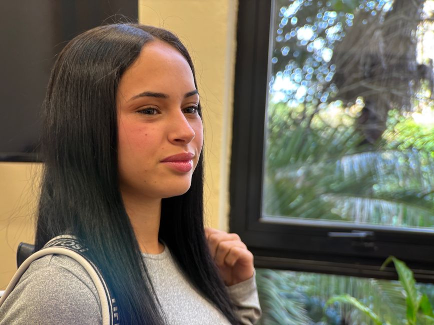 Max doit informer Anissa qu’elle sera licenciée.
