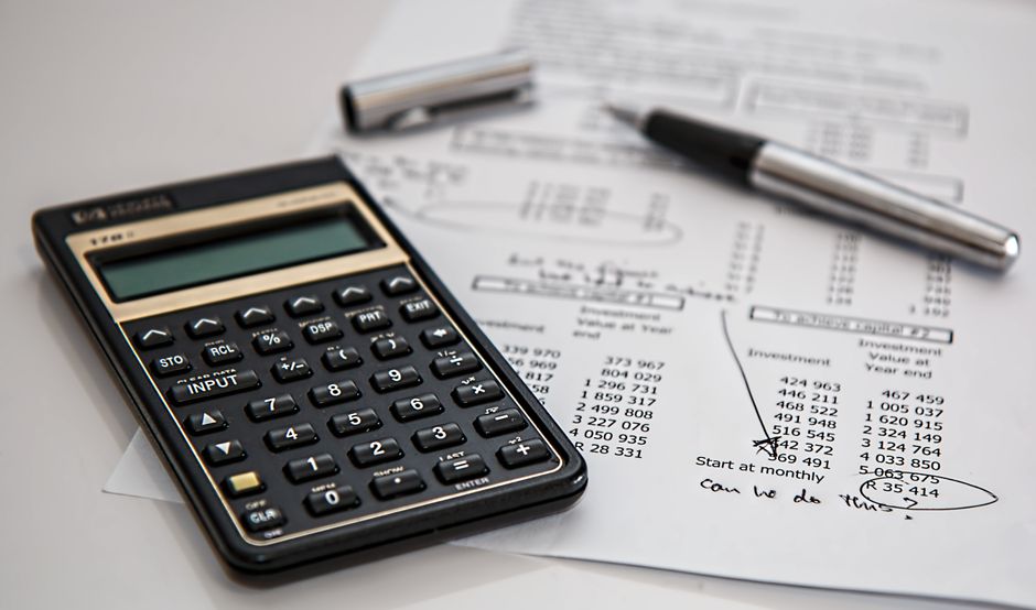 Discussion sur les ventes et les dépenses.