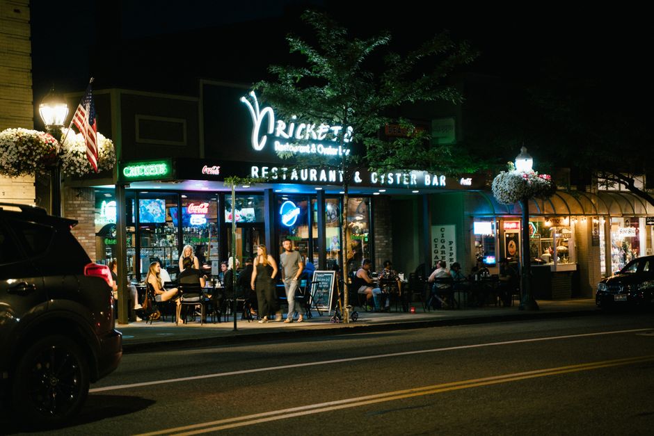 restaurant reviews scene