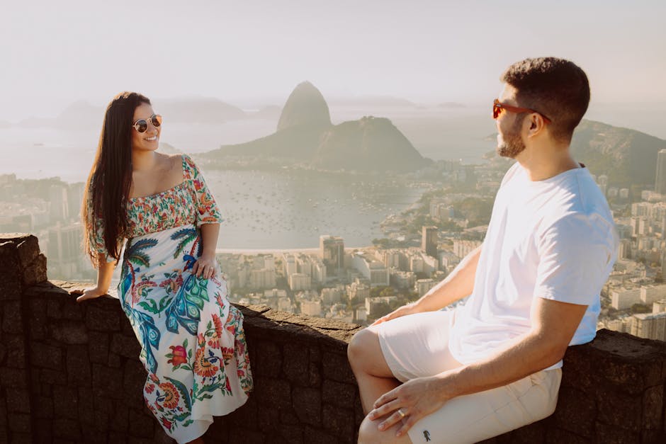 Deux amis discutent des plages de Rio.