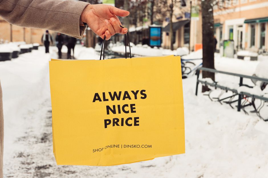 shopping online scene