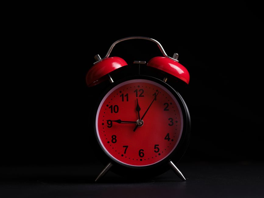 A conversation about telling the time.