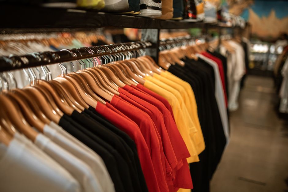 des vêtements