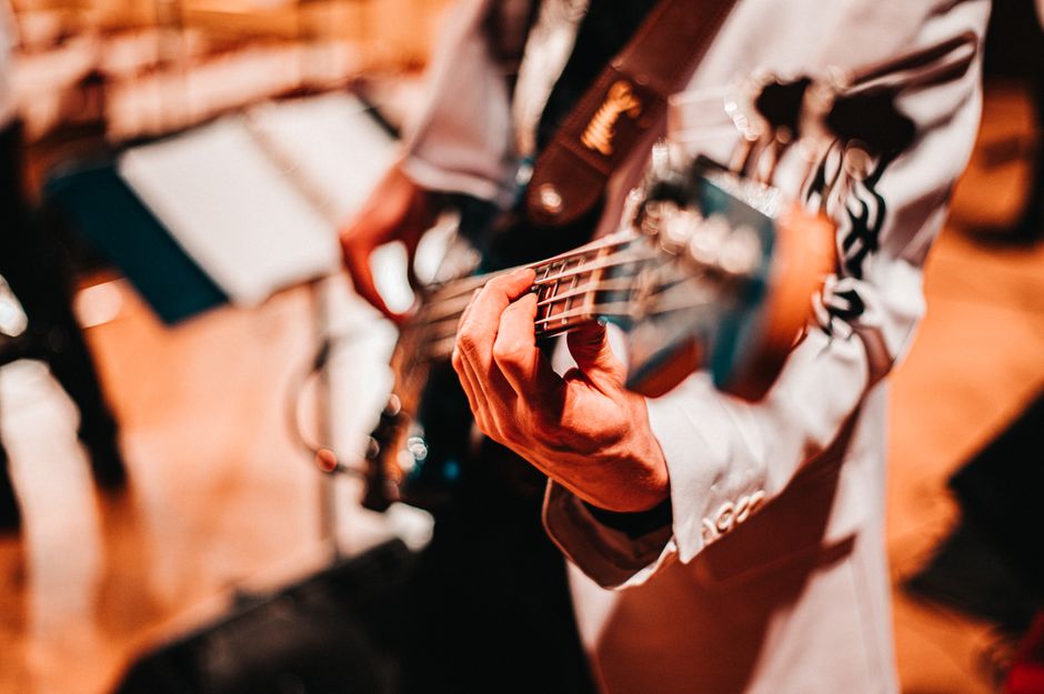 jouer de la guitare