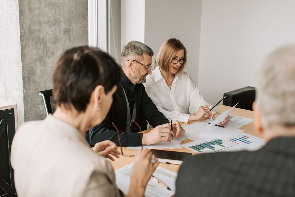 Nous devons discuter de la situation financière de l’entreprise.