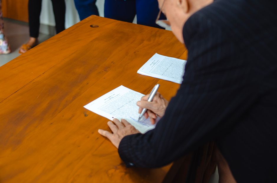Pourriez-vous mettre votre signature ici ?