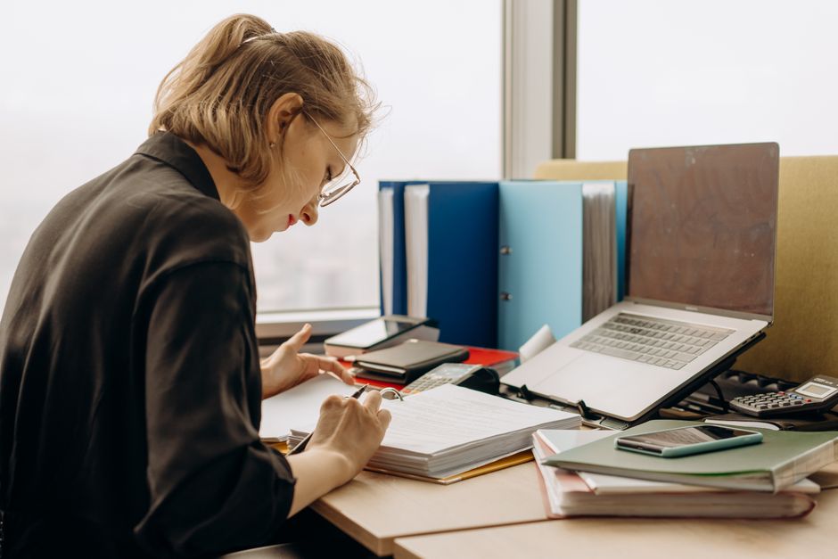 travailler jusqu'à l'os