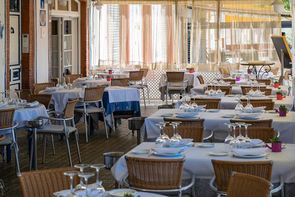 Y a-t-il des tables disponibles pour vendredi soir ?